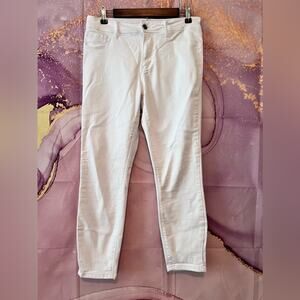 5/$30 Cello White Skinny Jeans 7